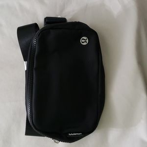 NWT Lululemon everywhere belt bag